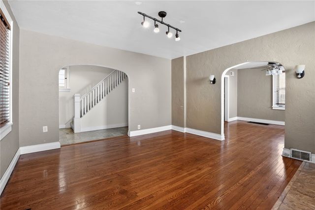 533 Mccully St, White Oak, PA 15131