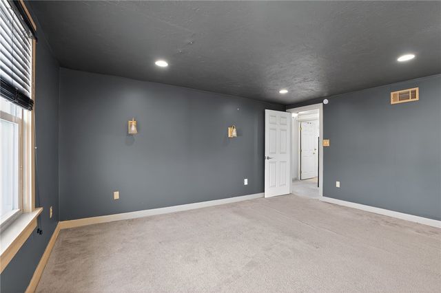 533 Mccully St, White Oak, PA 15131