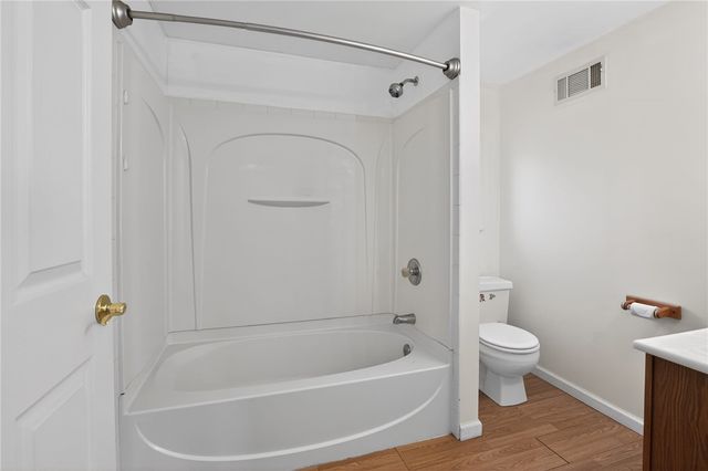 533 Mccully St, White Oak, PA 15131