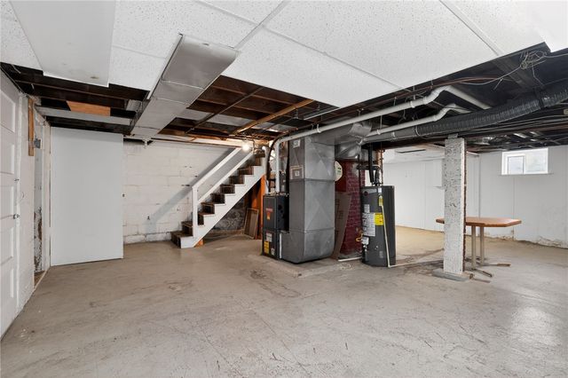 533 Mccully St, White Oak, PA 15131