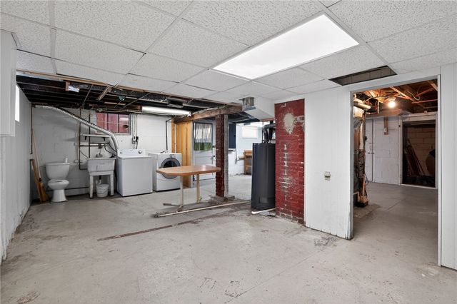 533 Mccully St, White Oak, PA 15131