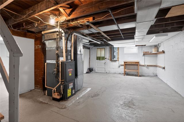 533 Mccully St, White Oak, PA 15131