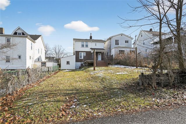 533 Mccully St, White Oak, PA 15131