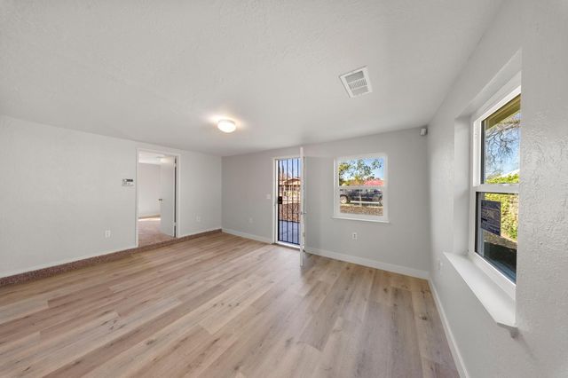 408 Thrasher Ave, Modesto, CA 95354