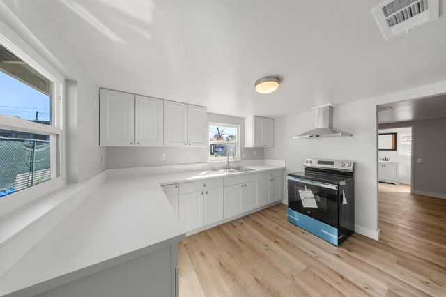 408 Thrasher Ave, Modesto, CA 95354