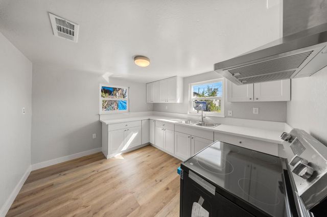 408 Thrasher Ave, Modesto, CA 95354