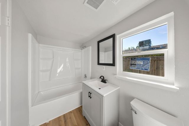 408 Thrasher Ave, Modesto, CA 95354