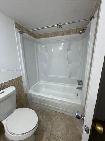 2061 NW 47th Ter 111, Lauderhill, FL 33313