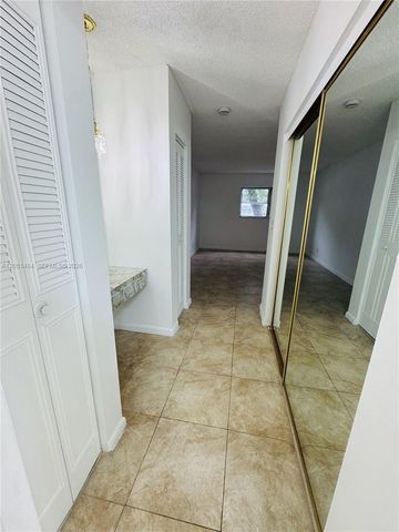 2061 NW 47th Ter 111, Lauderhill, FL 33313