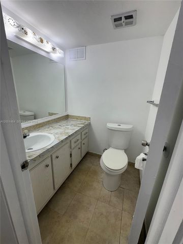 2061 NW 47th Ter 111, Lauderhill, FL 33313