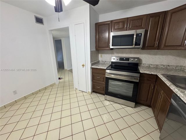 2061 NW 47th Ter 111, Lauderhill, FL 33313