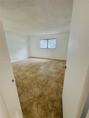 2061 NW 47th Ter 111, Lauderhill, FL 33313