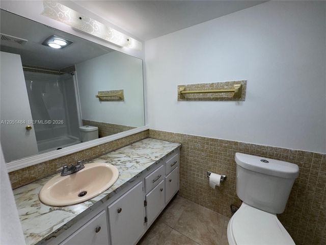 2061 NW 47th Ter 111, Lauderhill, FL 33313