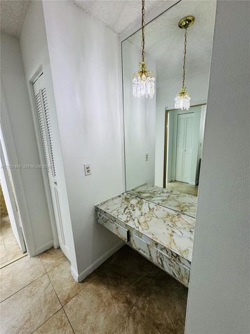 2061 NW 47th Ter 111, Lauderhill, FL 33313