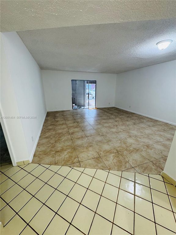 2061 NW 47th Ter 111, Lauderhill, FL 33313