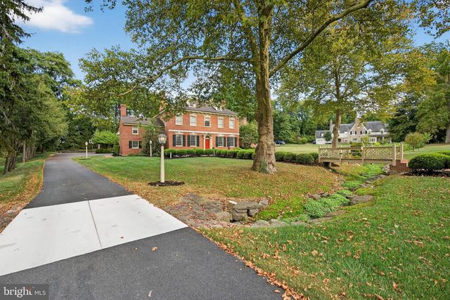 1101 SMALLBROOK LN, York, PA 17403