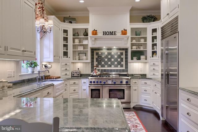 1101 SMALLBROOK LN, York, PA 17403