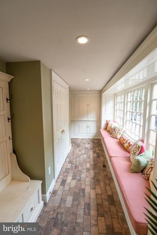 1101 SMALLBROOK LN, York, PA 17403