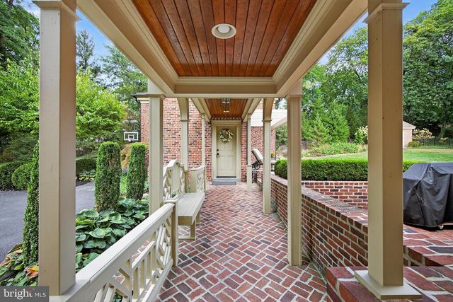 1101 SMALLBROOK LN, York, PA 17403