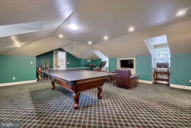 1101 SMALLBROOK LN, York, PA 17403