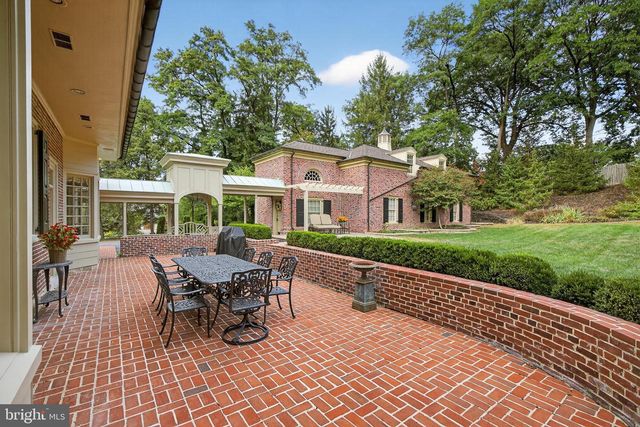 1101 SMALLBROOK LN, York, PA 17403