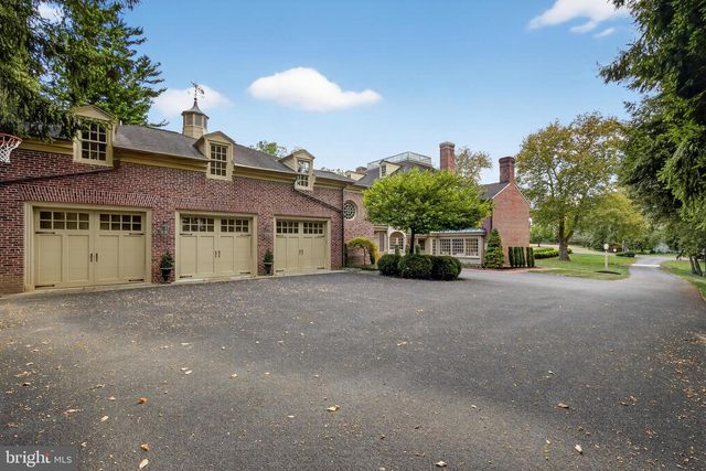 1101 SMALLBROOK LN, York, PA 17403