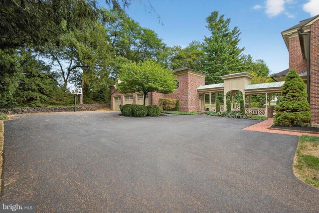 1101 SMALLBROOK LN, York, PA 17403