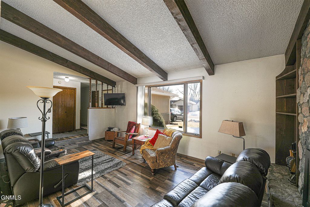 524 Weatherby Way, Bismarck, ND 58503 photo 3