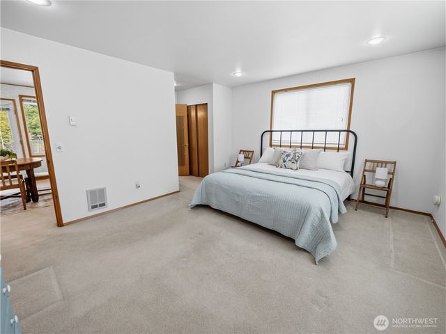 12728 Pioneer Way E, Buckley, WA 98321