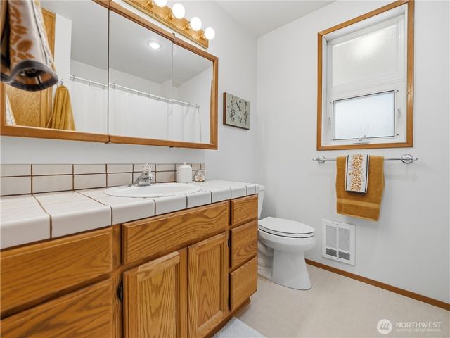 12728 Pioneer Way E, Buckley, WA 98321