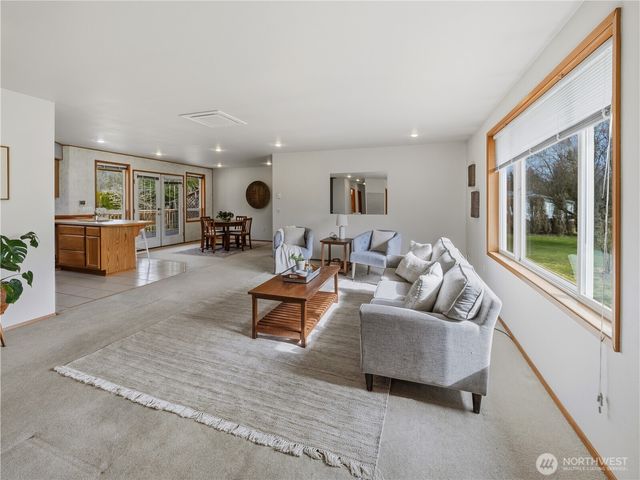 12728 Pioneer Way E, Buckley, WA 98321