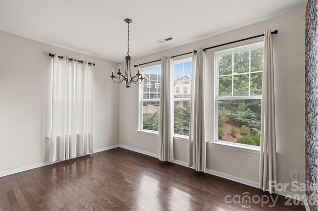 1502 Sharon Road W, Charlotte, NC 28210