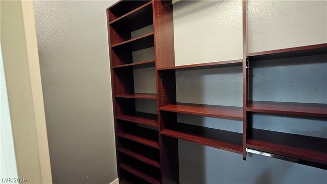 300 Tayman Park Avenue, Las Vegas, NV 89148