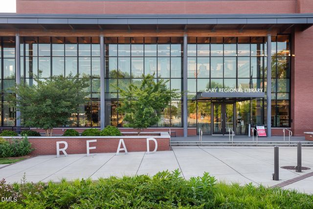 605 Hedrick Ridge Road 103, Cary, NC 27519