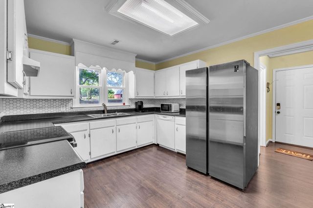 202 Green Meadows Circle, Fountain Inn, SC 29644