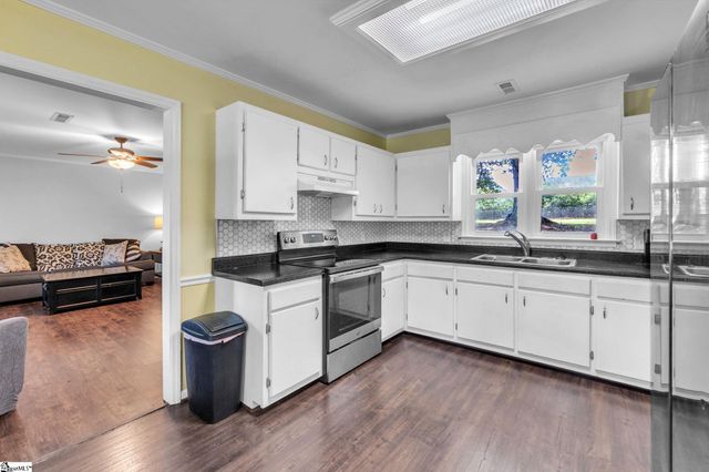 202 Green Meadows Circle, Fountain Inn, SC 29644