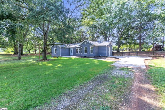 202 Green Meadows Circle, Fountain Inn, SC 29644