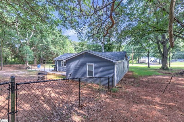 202 Green Meadows Circle, Fountain Inn, SC 29644