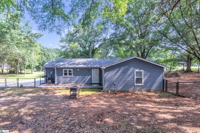 202 Green Meadows Circle, Fountain Inn, SC 29644