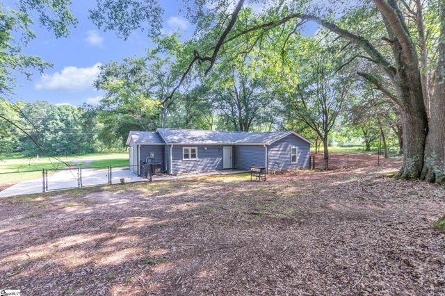 202 Green Meadows Circle, Fountain Inn, SC 29644