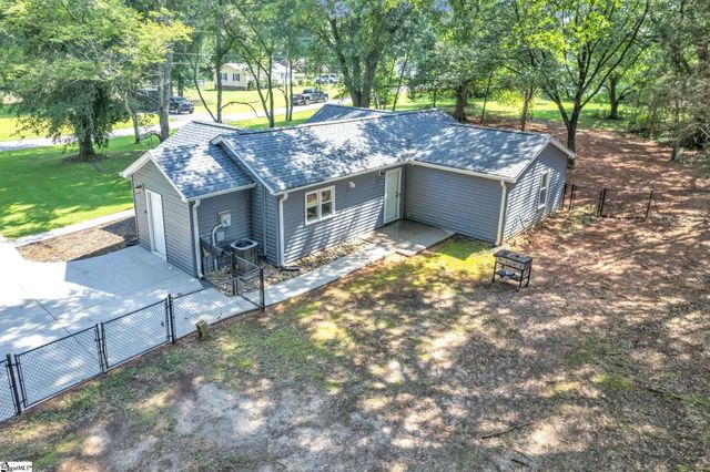 202 Green Meadows Circle, Fountain Inn, SC 29644