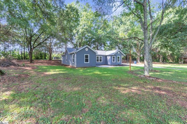 202 Green Meadows Circle, Fountain Inn, SC 29644