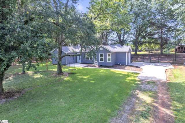 202 Green Meadows Circle, Fountain Inn, SC 29644