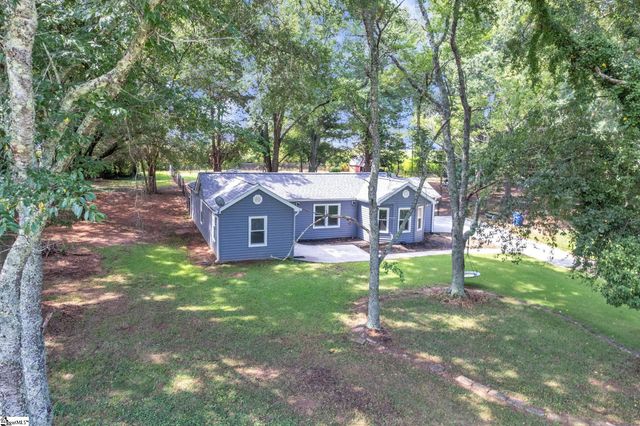 202 Green Meadows Circle, Fountain Inn, SC 29644