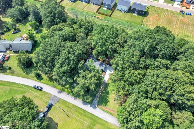 202 Green Meadows Circle, Fountain Inn, SC 29644