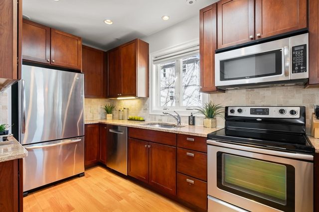 23 Rowe St 23, Boston, MA 02131