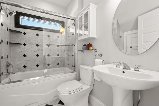 23 Rowe St 23, Boston, MA 02131