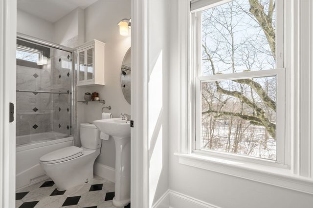 23 Rowe St 23, Boston, MA 02131