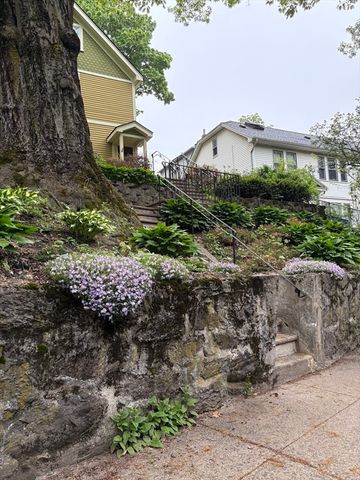 23 Rowe St 23, Boston, MA 02131