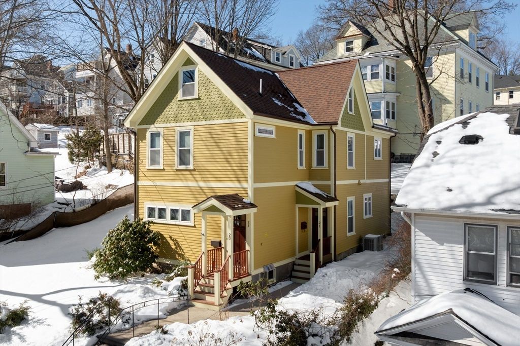 23 Rowe St 23, Boston, MA 02131